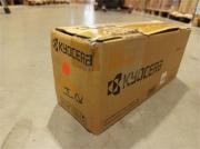 Kyocera Toner TK-5345Y yellow (1T02ZLANL0) po&scaron;kozen&yacute; obal